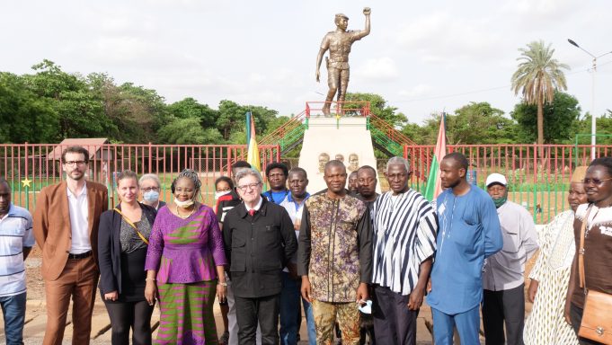 Burkina : Jean Luc Mélenchon au mémorial Thomas Sankara pour lui rendre hommage