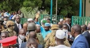 Mali: ce que nous savons de l’attaque au couteau contre Assimi Goita