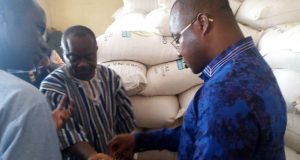 Burkina/Commerce: en tournée, le ministre constate des «pratiques illicites» sur les prix et le poids des produits