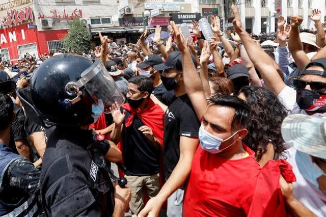 Les manifestants en Tunisie