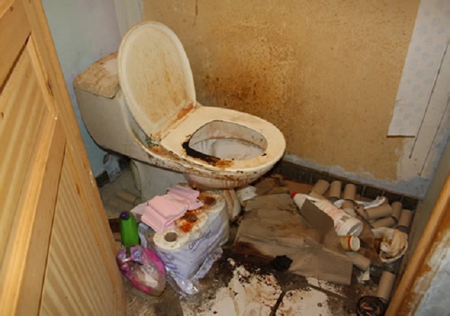 Toilettes sales, image illustrative