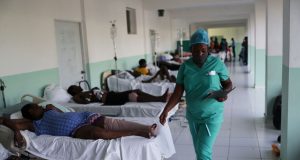 Séisme en Haïti: plus de 2 000 morts et 12 000 blessés (officiel)