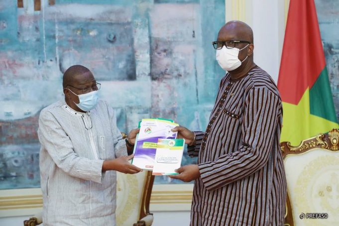 Burkina: le rapport général d’activités du Haut conseil du dialogue social remis à Roch Kaboré