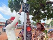 Burkina: le footballeur international Issouf Dayo offre des feux tricolores à la ville de Bobo-Dioulasso