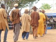 Mali: des Dozos rendent leurs armes