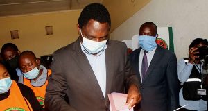 Zambie: l’opposant Hakainde Hichilema bat le président sortant à la présidentielle
