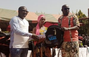 Ouagadougou/ Wayalghin: l’association Urgences Humanitaires Nord-Sud offre des fournitures scolaires à des élèves