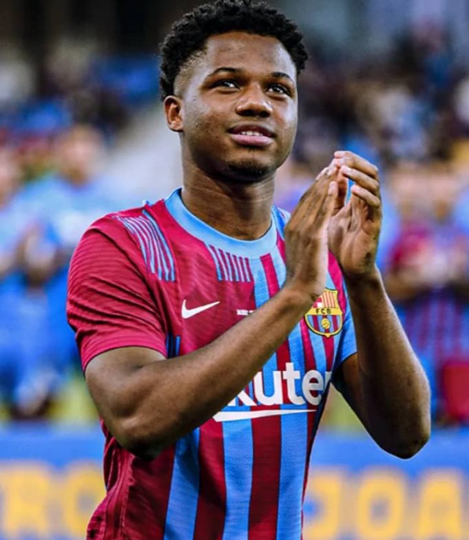 Football: le FC Barcelone a son nouveau numéro 10