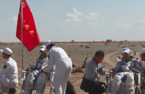 Chine: les premiers astronautes de la mission Shenzhou-12 de retour sur terre