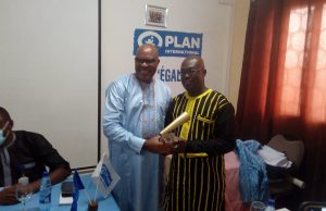 Promotion des droits des enfants: le journaliste Aziz Nabaloum reçoit le 1er prix à Ouagadougou