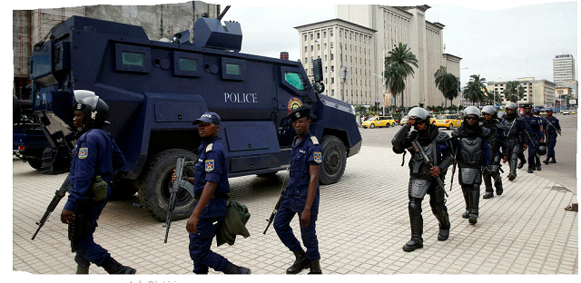 Policiers à proximité du siège de la Céni à Kinshasa, le 10 janvier Image d'illustration
