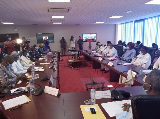 Les membres de la Commission de l'UEMOA au cours du lancement officiel du projet