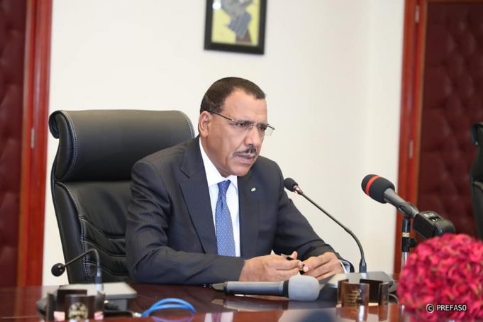 La CEDEAO condamne la volonté de la junte de poursuivre Bazoum devant les tribunaux