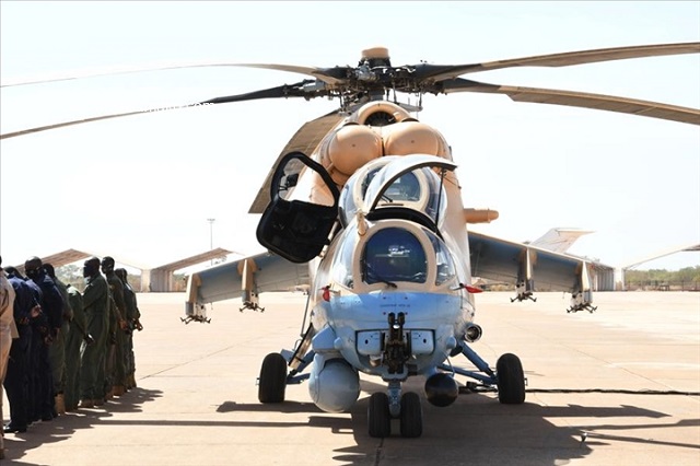 Un hélicoptère de combat de marque russe de type Mi-35