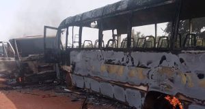 Burkina: des assaillants brûlent trois cars passagers sur l’axe Ouaga-Dori