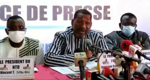 Burkina: la majorité présidentielle invite «les uns et les autres à la retenue»