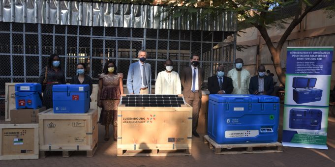 Le Luxembourg offre cinquante réfrigérateurs solaires au ministère de la Santé du Burkina Faso