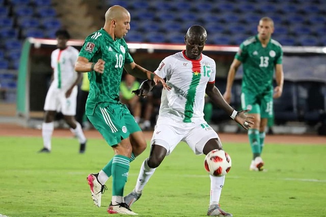 Duel-entre-Adama-Guira-et-Sofiane-Feghouli-Burkina-vs-Algerie-1-1