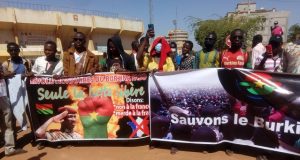 Burkina: des marcheurs demandent la démission du président Kaboré