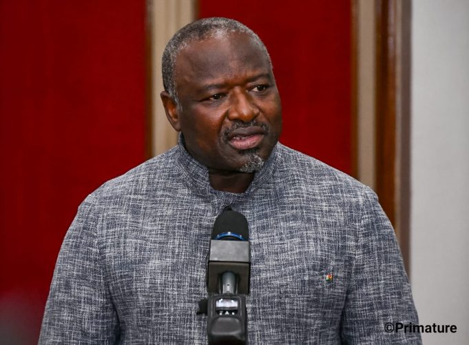 Burkina: un nouveau gouvernement pour sauver le président ou le pays?