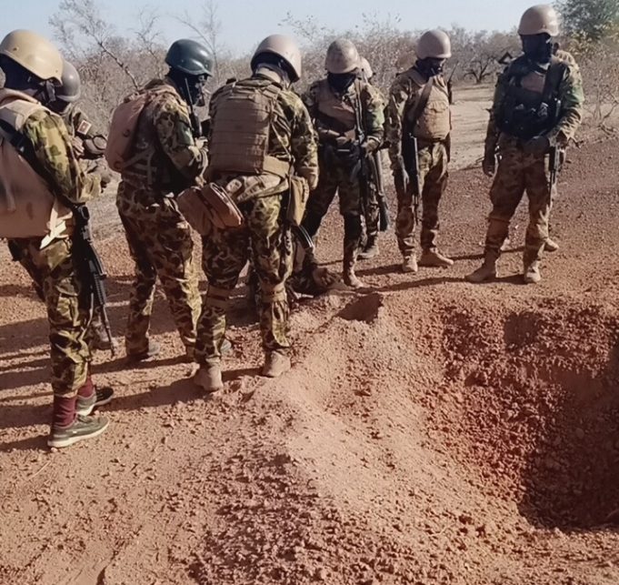 Burkina: deux engins explosifs neutralisés sur l’axe Arbinda-Dori