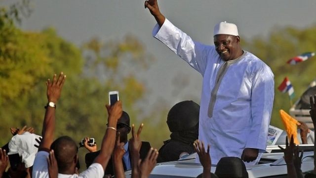 Le Président sortant Adama Barrow en campagne en Gambie