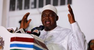 Gambie: Adama Barrow promet une limitation des mandats présidentiels