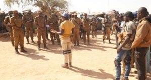 Burkina: le ministre Barthélémy Simporé au front aux côtés des troupes