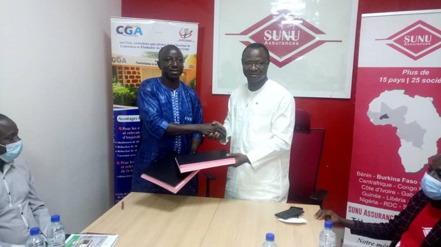 le directeur général de SUNU Assurance Vie Burkina Faso et le directeur de CGA-Ouaga