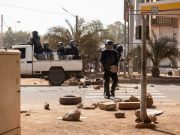 Burkina: un dimanche entre crépitements de balles des militaires et rebondissements du ballon des Etalons