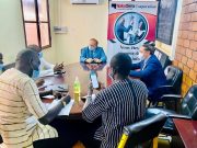 Médias: l’Ambassadeur de France au Burkina rend visite à Wakat Séra