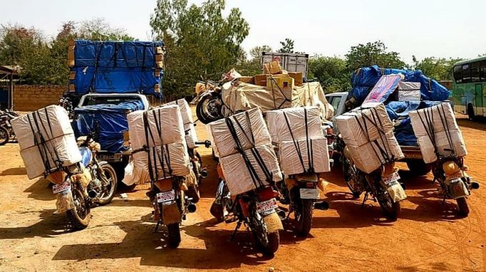 Burkina: saisie de huit motos et 125 colis de médicaments contrefaits et de cigarettes