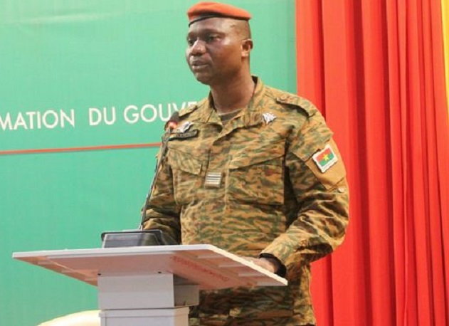 Le lieutenant-colonel, Daba Naon