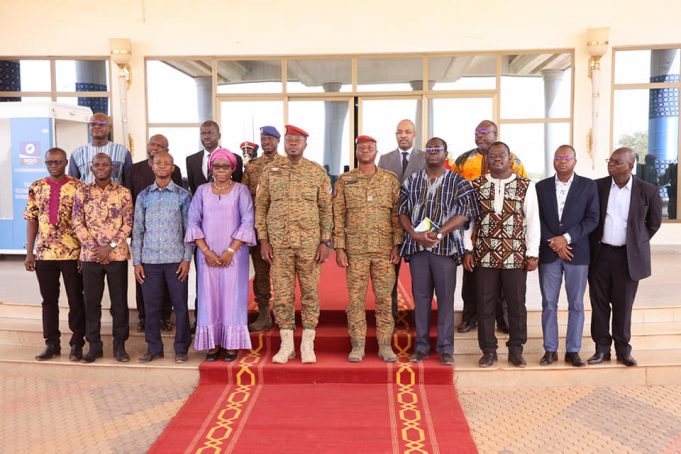 Burkina: la Commission d’élaboration de la feuille de route de la transition a remis ses travaux
