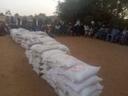Ouagadougou: Safiatou Lopez offre six tonnes de vivres à des personnes déplacées internes