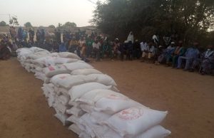 Ouagadougou: Safiatou Lopez offre six tonnes de vivres à des personnes déplacées internes