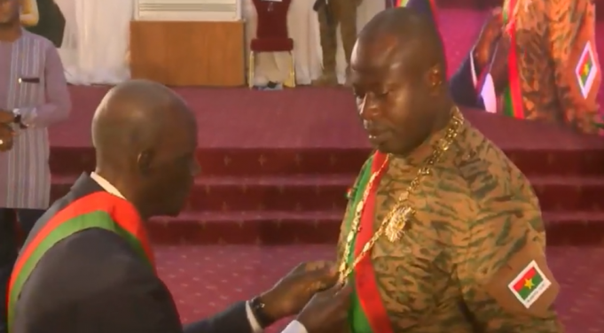 Burkina: Lieutenant-colonel Paul Henri Damiba investi président de la transition