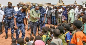 Burkina: le Premier ministre solidaire des déplacés internes à Kongoussi