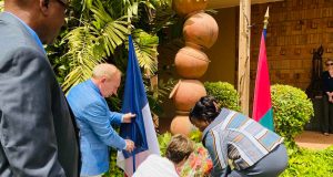 Terrorisme: l’ambassade de France au Burkina rend hommage aux victimes