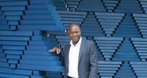 Architecture: le Burkinabè Diébédo Francis Kéré remporte le prix Pritzker