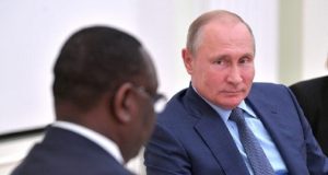 Guerre en Ukraine: Macky Sall dépose l’arbre à palabres africain au Kremlin