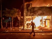 Burkina: des établissements de services publics incendiés par des hommes armés à l’Est