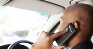 Burkina: l’usage manuel du téléphone interdit en circulation
