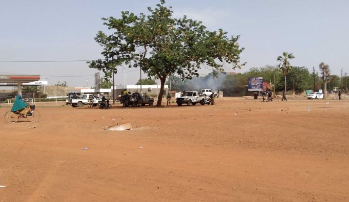 Ouagadougou: des manifestants pro-Russes dispersés en face de la Cathédrale