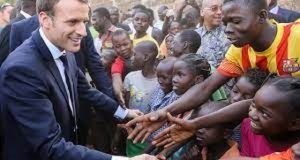 Macron II au Cameroun, peur sur Kati, piqûre de rappel à Ouaga