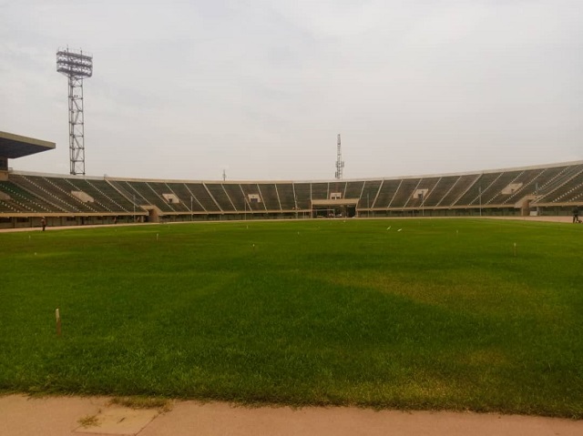 Pelouse du Stade du 4 aout en refection