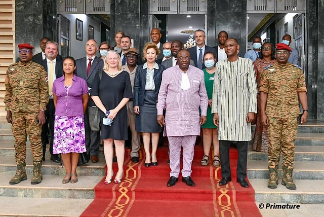 Photo de famille à a fin de la rencontre