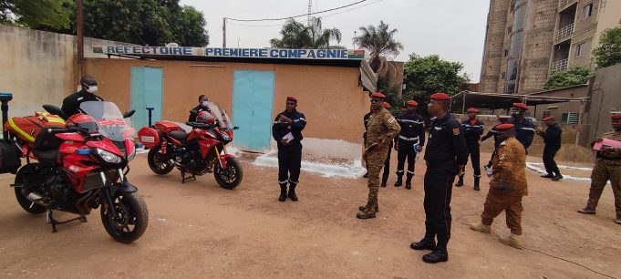 Burkina: le ministre de la Sécurité en visite chez les soldats du feu
