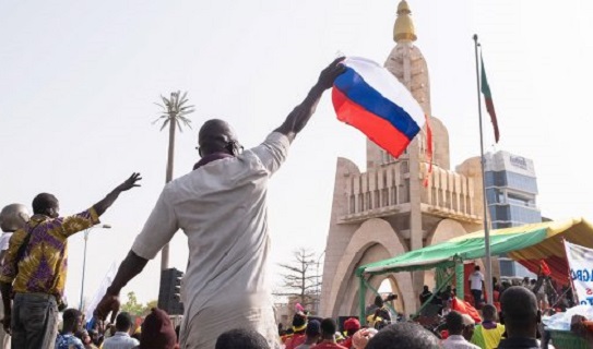 Un rond-point du Centre-ville de Bamako assiégé par des manifestants pro-putschsites