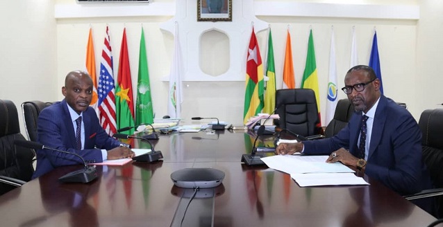 Les ministres des Affaires étrangères du Togo (à gauche) et du Mali (à droite)